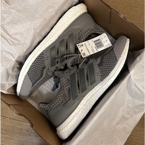 NIB Adidas Ultraboost 5.0 DNA - Mens 10.5 [Never worn]